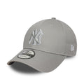 Outline 9Forty New York Yankees Cap