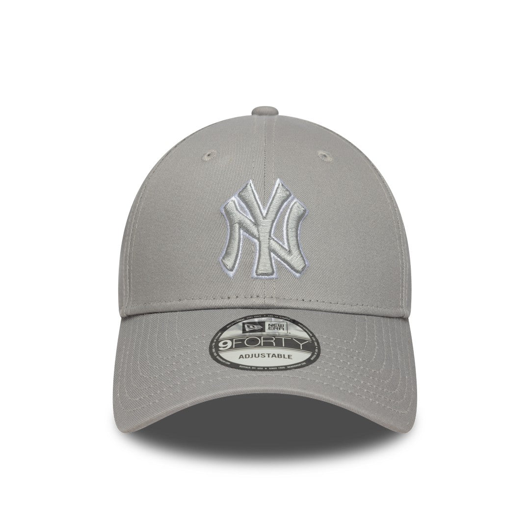 Outline 9Forty New York Yankees Cap