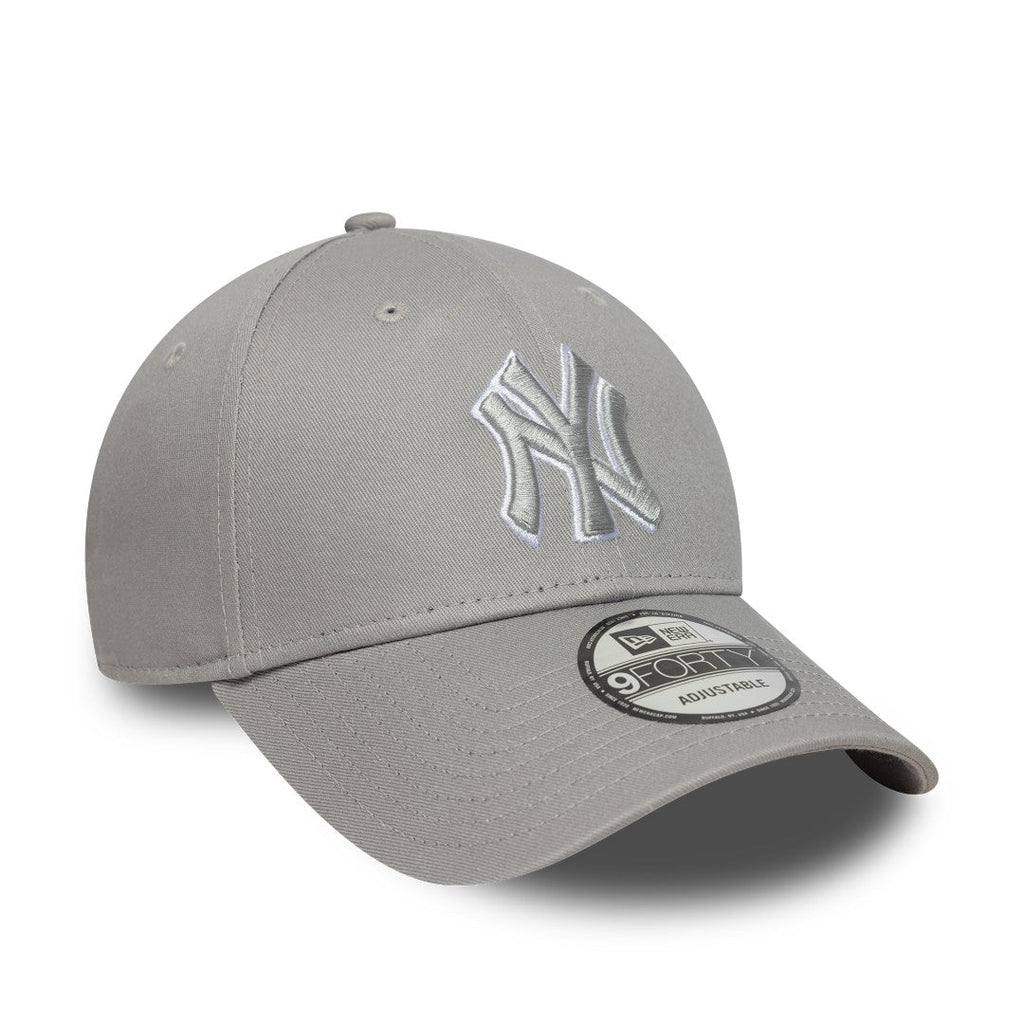 Outline 9Forty New York Yankees Cap