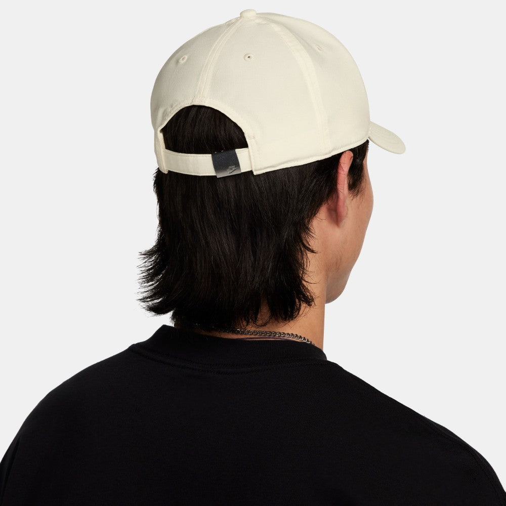 Dri-FIT Club Structured Metal Logo Cap