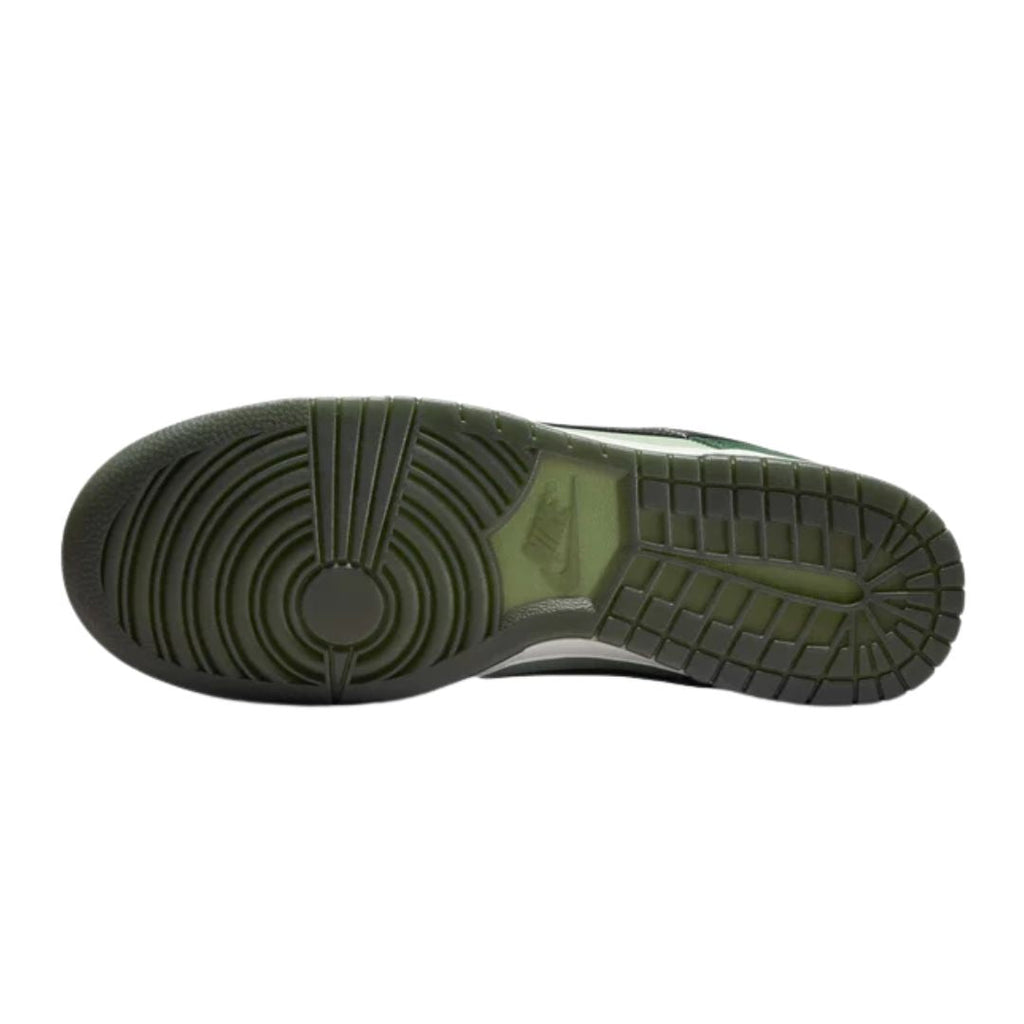 Dunk Low Retro SE Shoes
