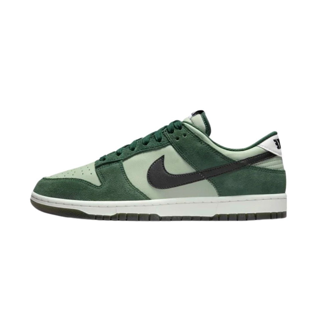 Dunk Low Retro SE Shoes