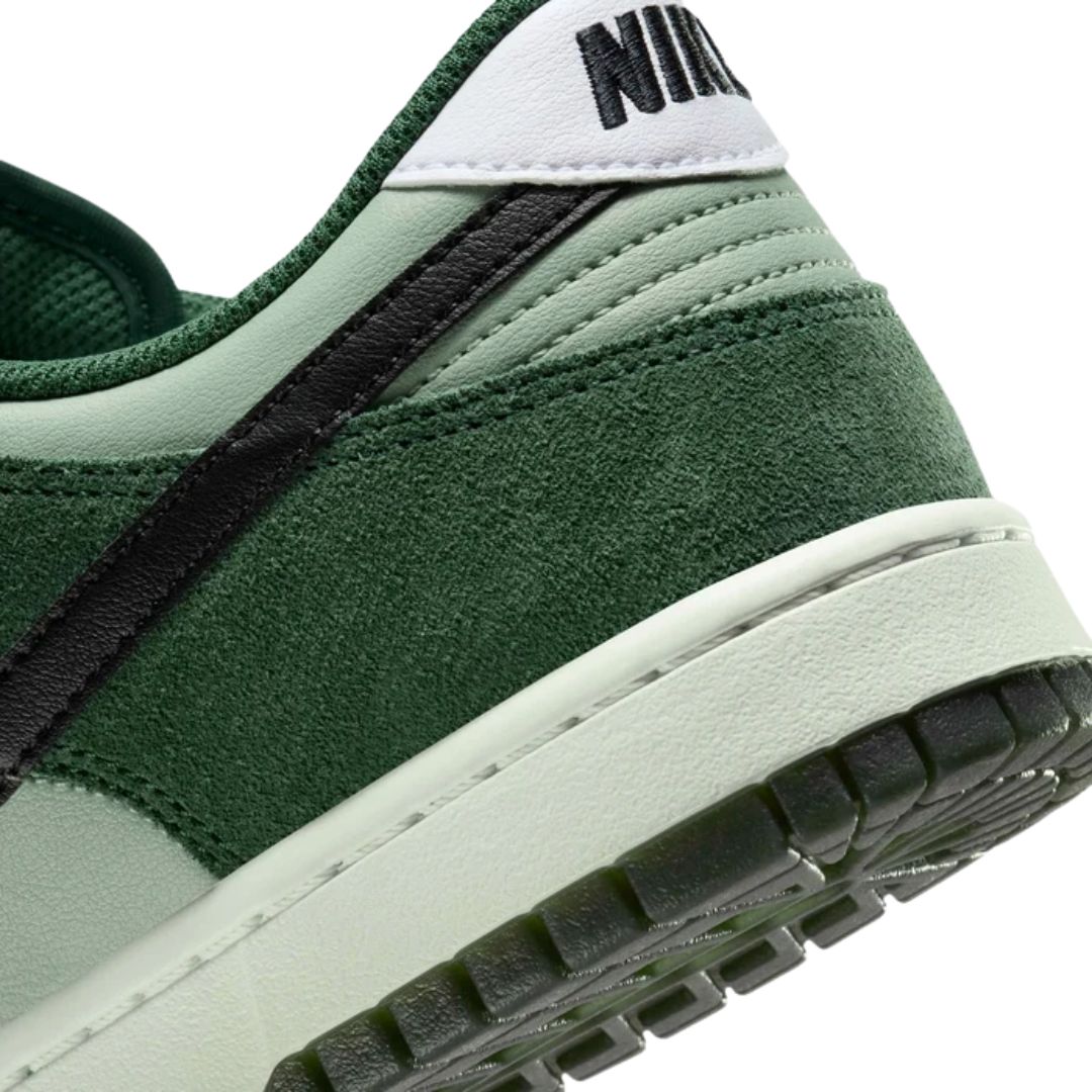 Dunk Low Retro SE Shoes